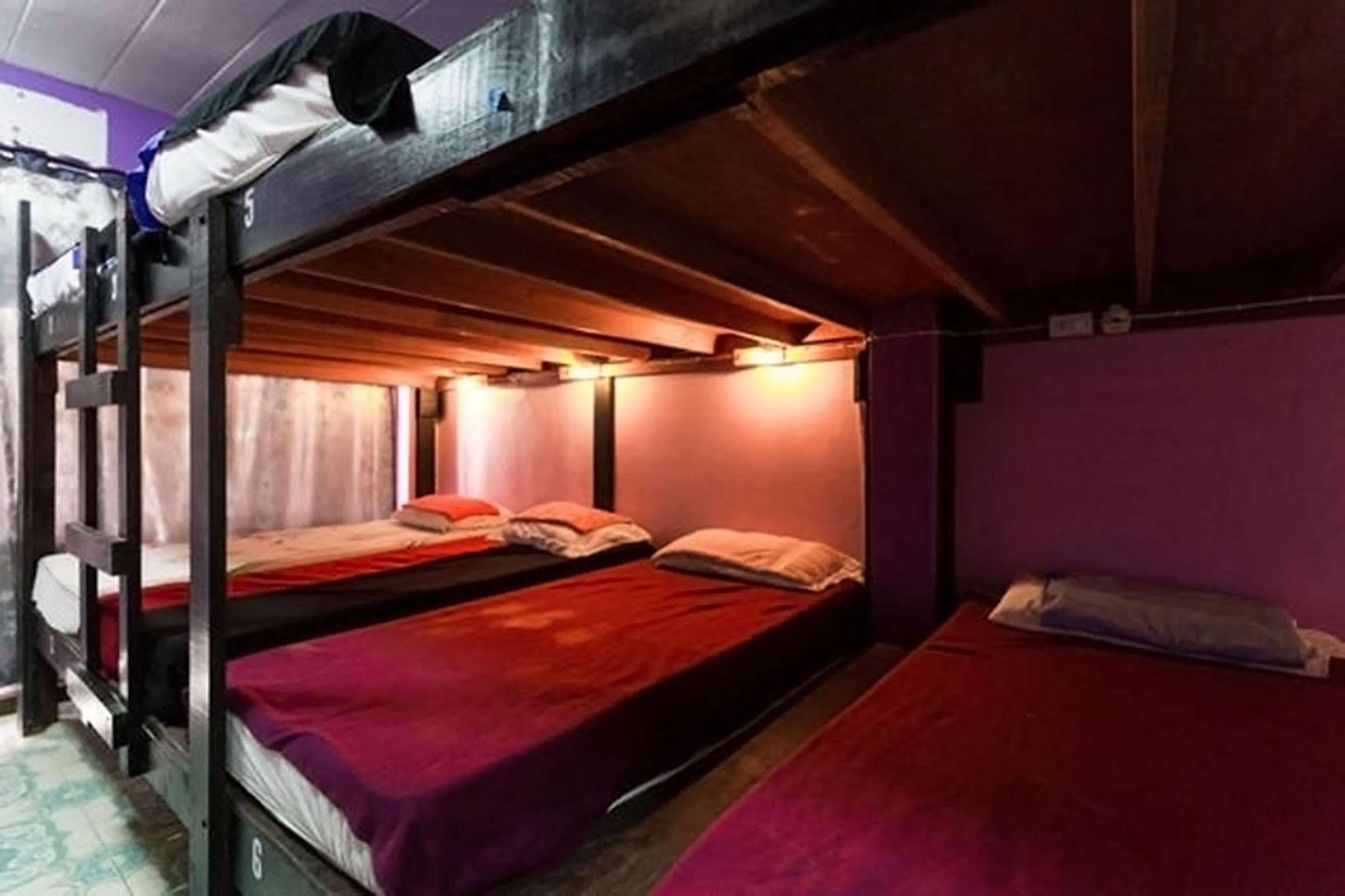 Wild & Wandering Backpacker Hostel & Bar Haad Rin Exteriér fotografie