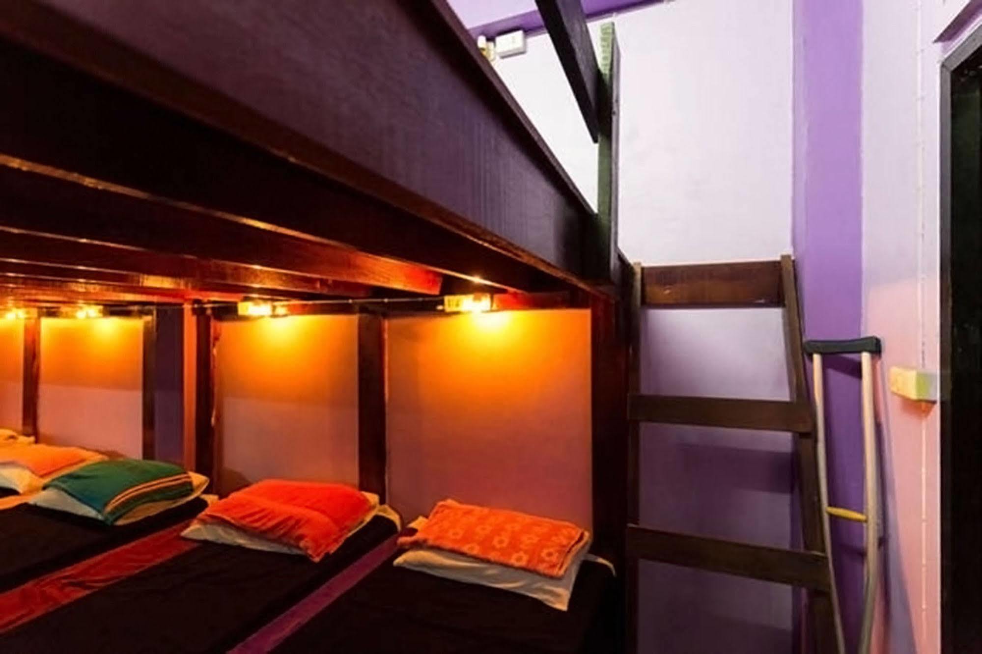 Wild & Wandering Backpacker Hostel & Bar Haad Rin Exteriér fotografie