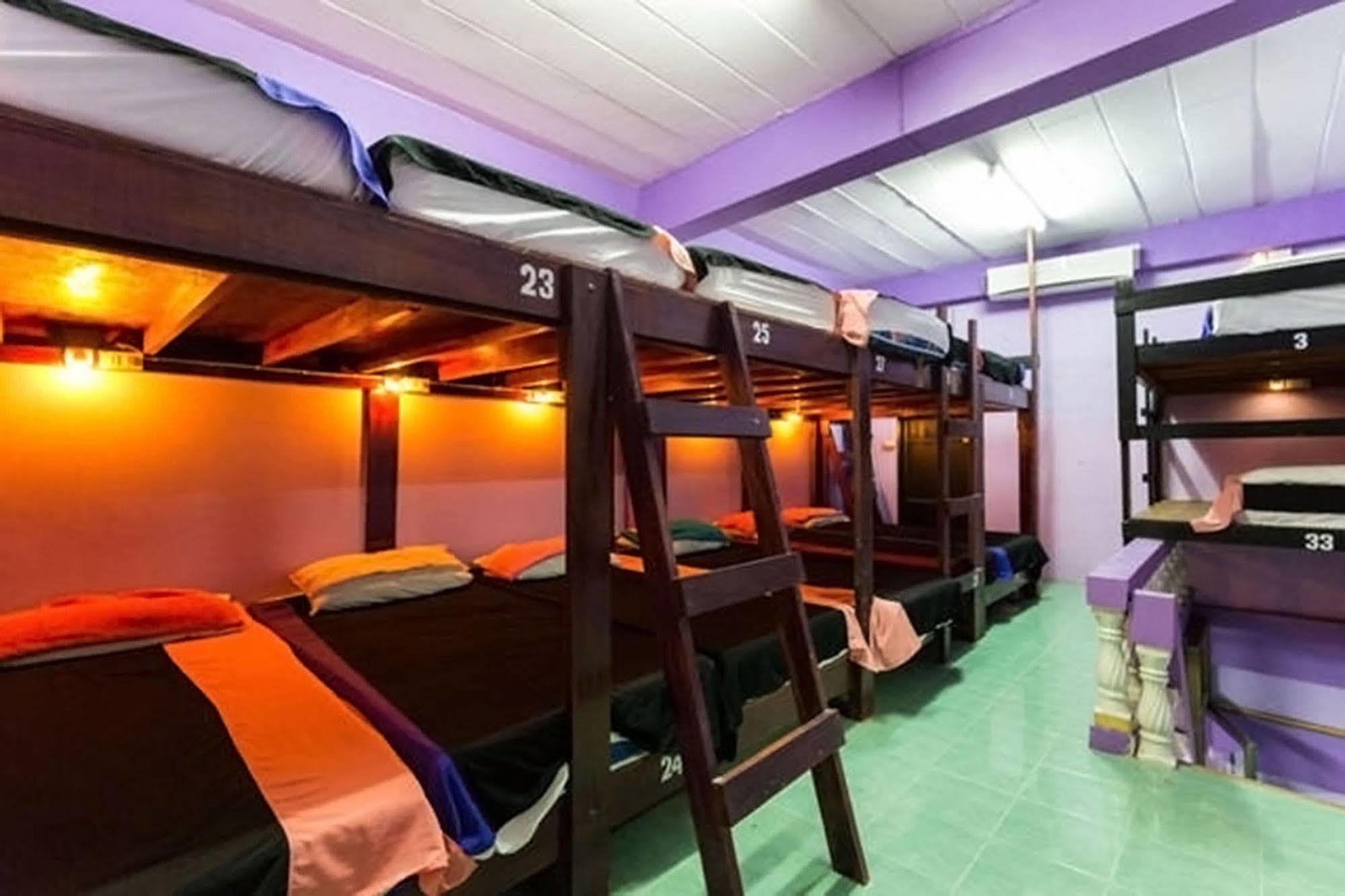Wild & Wandering Backpacker Hostel & Bar Haad Rin Exteriér fotografie